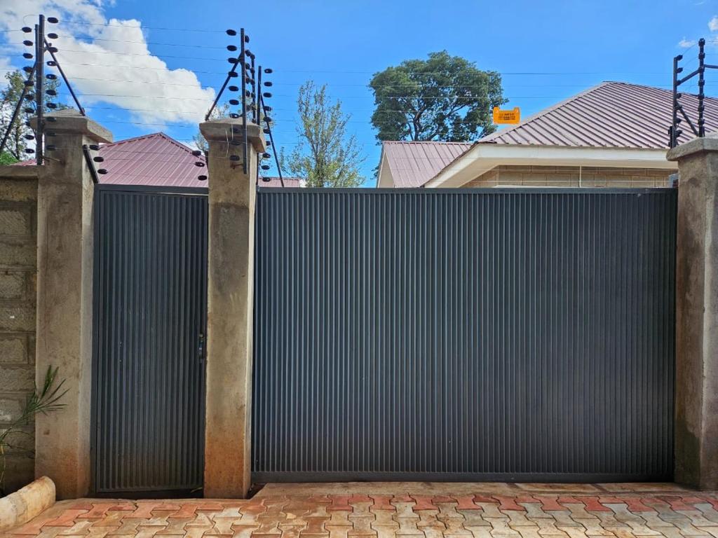 Secure automated main gate at Jasy Retreat